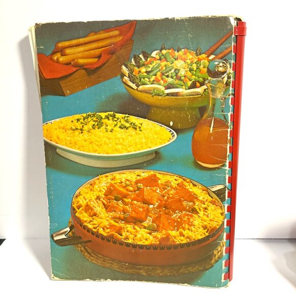 Recipes On Parade Casseroles Cookbook 1968 - Picture 7 of 8
